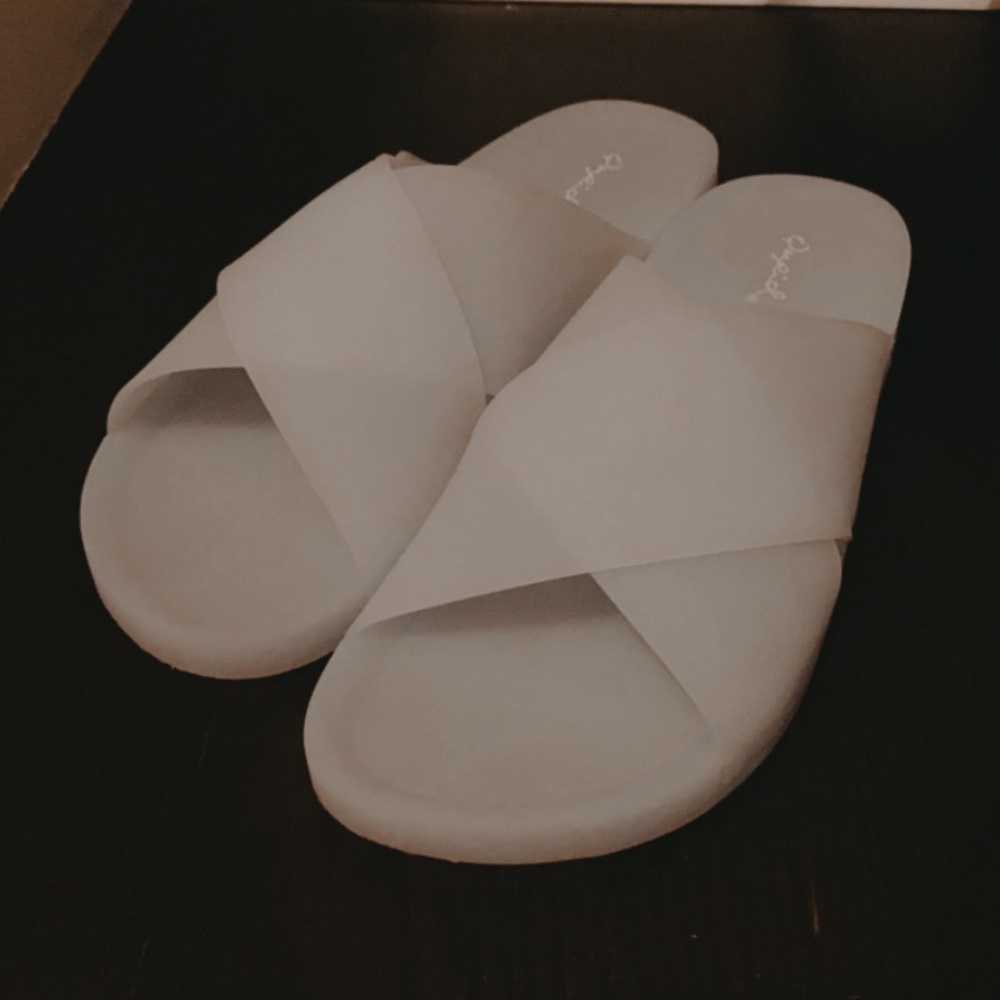 Boutique Slides!💦